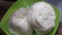 Bakpao Song Bie Pak Dargo di Gondangdia bisa dicoba. Pilihan isiannya mulai dari ayam, cokelat, hingga kacang hijau. Ukurannya cukup besar dan isiannya padat dengan harga Rp 11 ribuan. Foto : Google Review