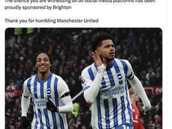 MU Dilibas Brighton, Sarung Tangan Onana Bolong