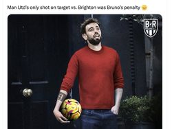 MU Dilibas Brighton, Sarung Tangan Onana Bolong