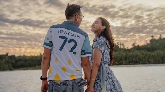 Mendiang Benny Laos dan sang istri, Sherly Tjoanda.