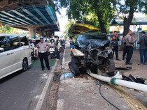 Mobil Jalan Sendiri di Tol hingga Keluar Berujung Tabrak Sepeda