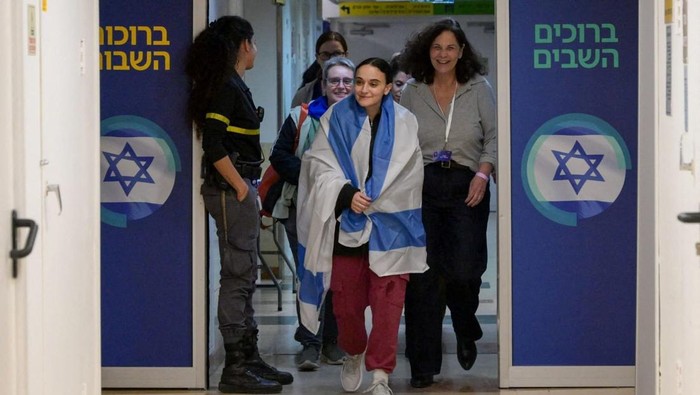 Released British-Israeli hostage Emily Damari arrives at Sheba Medical Center in Ramat Gan, Israel, after being held in Gaza since the deadly October 7 2023 attack by Hamas, in this?handout?image obtained by Reuters on January 19, 2025. Maayan Toaf/GPO/Handout via REUTERS THIS IMAGE HAS BEEN SUPPLIED BY A THIRD PARTY