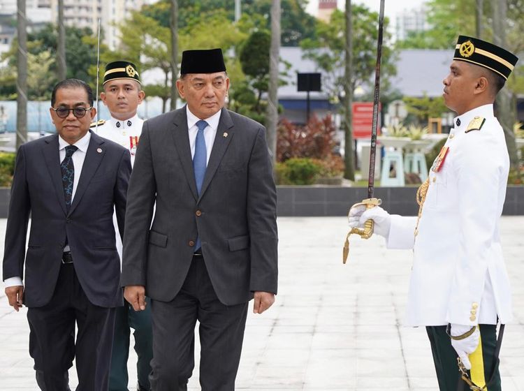 Momen Menhan Sjafrie Jalin Kerjasama Pertahanan dengan Menhan Malaysia