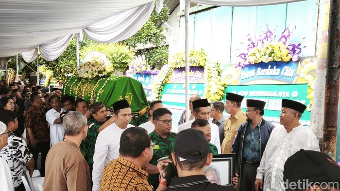 Suasana rumah duka Mudrick Sangidu, di rumah duka di Kampung Kartopuran, Kelurahan Jayengan, Kecamatan Serengan, Kota Solo, Senin (20/1/2025).