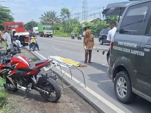 Pengendara Motor CBR Asal Bojonegoro Tewas Terlindas Truk di Gresik