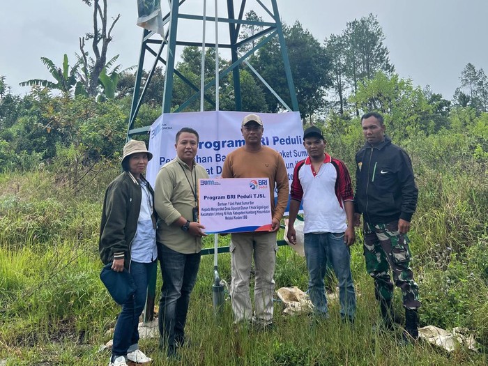 Penyerahan bantuan sumur bor dari BRI Cabang Tarutung (Foto: Istimewa)