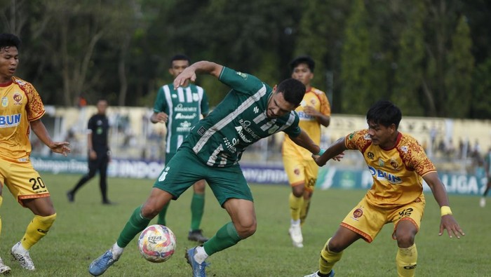 Pertandingan PSMS Medan lawan Sriwijaya FC dalam lanjutan plaf off degradasi Liga 2