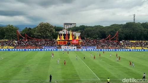 Pertandingan Semen Padang vs Bali United (M Afdal Afrianto)