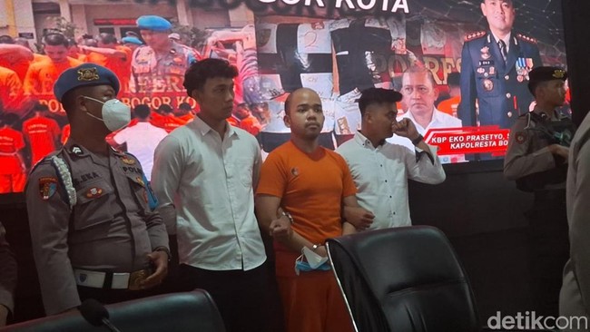 Tangis Farida Felix Ingin Berlutut ke Ibu Satpam yang Dibunuh Anaknya