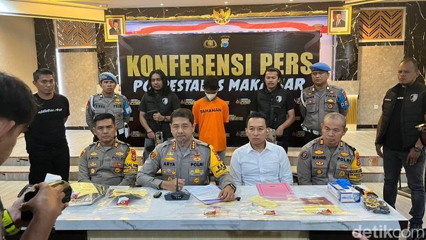 Polrestabes Makassar merilis kasus pemerkosaan dan pembunuhan wanita di Makassar.