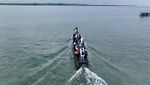 Potret Siswa SD Arungi Laut untuk Menimba Ilmu