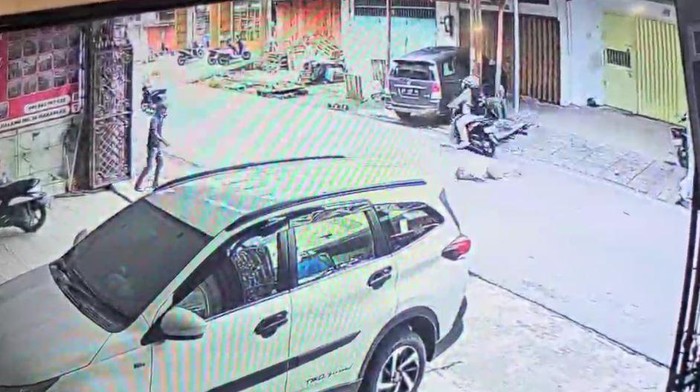 Pria lansia di Makassar tewas usai ditabrak lari pemotor.