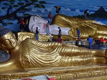 Prosesi Pencucian Patung Buddha Tidur di Vihara Bogor Jelang Imlek