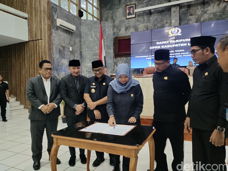 Rapat paripurna penetapan Bupati Lebak terpilih di kantor DPRD Lebak, Rangkasbitung. (Foto: Fathul Rizkoh/detikcom)