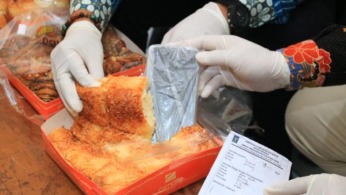 Roti isi ponsel android di Lapas Banyuwangi