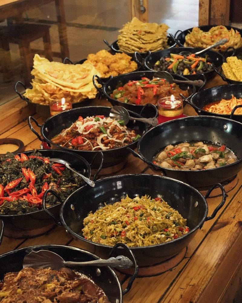 Masakan di Rumah Makan Boemi Mitoha