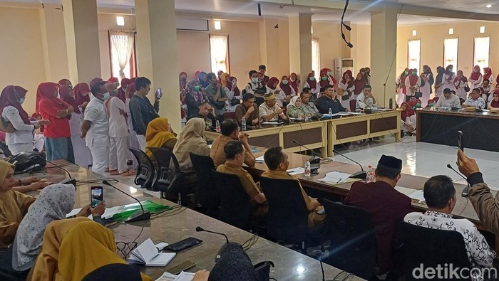 Sejumlah honorer lintas instansi diterima tim penerima aspirasi DPRD Pangkep.