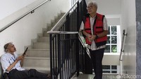 Bambang Gatot Ariyono memakai rompi tahanan dan tangan diborgol saat menghadiri sidang lanjutan kasus dugaan korupsi pengelolaan timah di Bangka Belitung.