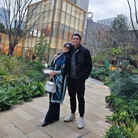 Tak lupa Syahrini juga memamerkan momen mesranya dengan sang suami. Menikah pada 27 Februari 2019, sebentar lagi keduanya akan merayakan anniversary pernikahan yang ke-6. Foto: Instagram/@princessyahrini