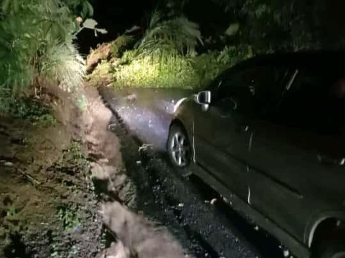 Tanah longsor terjadi di Desa Bedeng Tiga, OKU Selatan tutup akses jalan