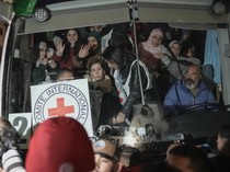 Tangis Bahagia 90 Tahanan Palestina Usai Dilepas Israel