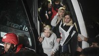 Salah satu tahanan, Abdelaziz Atawneh mengaku kini berada di surga setelah sebelumnya berada di neraka. (AP Photo/Leo Correa)