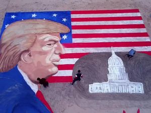 Video: Lukisan Pasir Bergambar Ucapan Selamat untuk Donald Trump