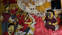 Warga pun menyiapkan perayaan imlek dengan semangat toleransi. Sebab warga yang tinggal di kampung pecinan Tambak Bayan sendiri saat ini tidak hanya dari etnis Tionghoa saja, namun juga ada yang berasal dari suku Jawa.