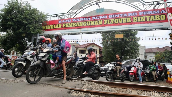 Warga Tolak Rencana Pembangunan Flyover Bintaro
