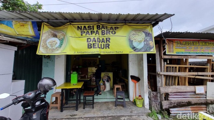 Warung makan nasi balap di Jalan Ambarbinangun, Kasihan, Bantul, yang sempat dibakar gerombolan pemuda naik motor, Minggu (19/1) dini hari. Begini kondisi terkini, Senin (20/1/2025).