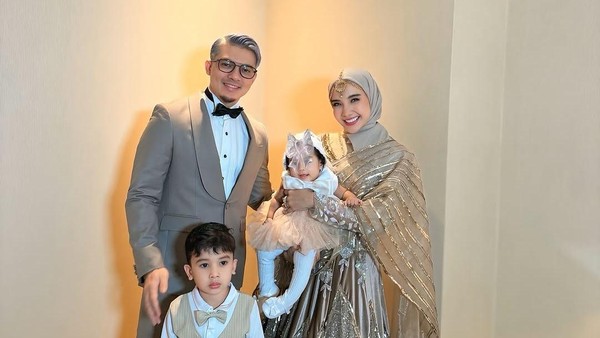 7 Potret Artis Adopsi Bayi, Terbaru Zaskia Sungkar Hingga Berikan ASI