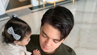 Momen kebersamaan Irwansyah dengan kedua anaknya. Foto: instagram zaskia sungkar
