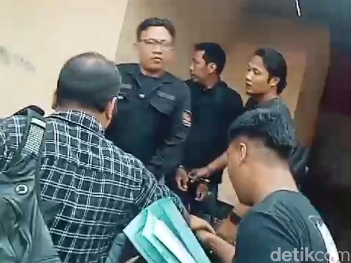 2 oknum LSM peras kades di Probolinggo diamankan polisi