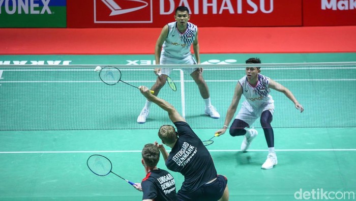 Aksi Fajar/Rian Kalahkan Wakil Denmark di Indonesia Masters 2025 Pebulutangkis ganda putra Indonesia Fajar Alfian - M Ardianto berhadapan dengan Pebulutangkis ganda putra Denmark D Lundgaard - M Vestergaard dalam babak 32 besar Daihatsu Indonesia Masters 2025 yang berlangsung di Istora Senayan, Jakarta, Selasa (21/1/2025). Dalam pertandingan kali ini pasangan ganda putra Indonesia berhasil menang dalam 3 set dengan angka 13-21 21-19 dan 21-11.
