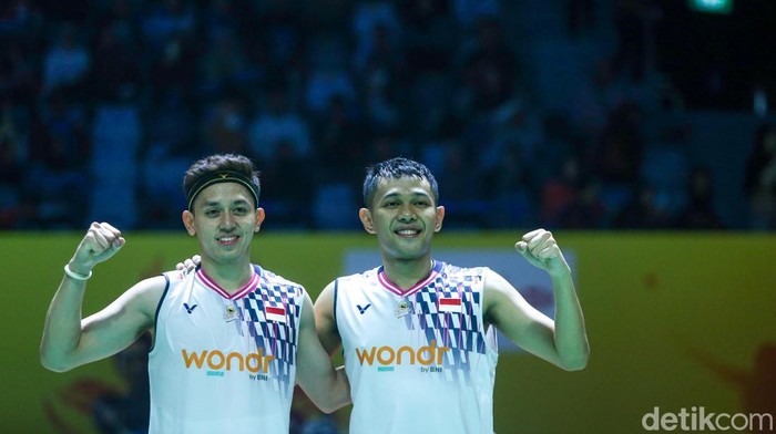 Pebulutangkis ganda putra Indonesia Fajar Alfian - M Ardianto berhadapan dengan Pebulutangkis ganda putra Denmark D Lundgaard - M Vestergaard dalam babak 32 besar Daihatsu Indonesia Masters 2025 yang berlangsung di Istora Senayan, Jakarta, Selasa (21/1/2025). Dalam pertandingan kali ini pasangan ganda putra Indonesia berhasil menang dalam 3 set dengan angka 13-21 21-19 dan 21-11.