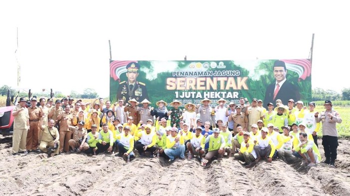 Aksi penanaman jagung di Kabupaten Kediri untuk swasembada pangan