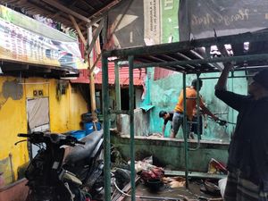 Kebakaran Rumah di Ambon gegara Kompor Meledak, 1 Orang Alami Luka Bakar