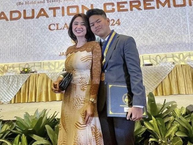 Dewi Persik diketahui pernah mengadopsi bayi pada 2007 lalu. Bayi laki-laki itu diberinama Felice Gabriel dan diadopsi ketika berusia 2 minggu. Foto: Instagram