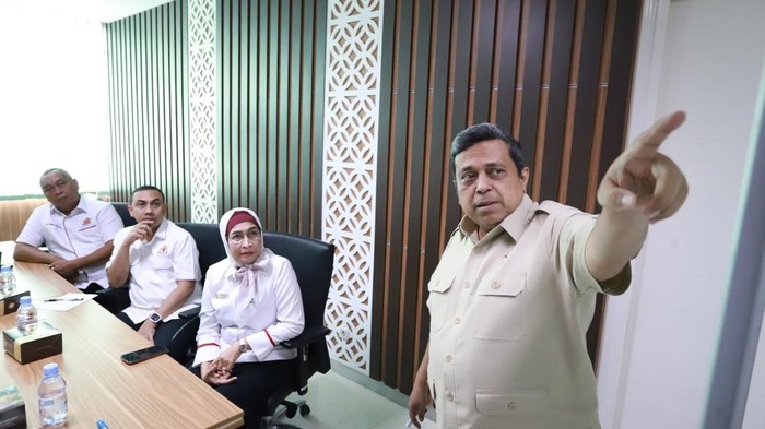 Haikal Hassan alias Babe Haikal bersama Kadin DKI Jakarta