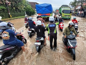 Banjir Surut, Jalan Raya Tambakrejo Pasuruan Kembali Dibuka