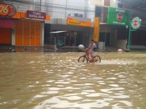 Pusat Kota Purwodadi Grobogan Masih Banjir Siang Ini