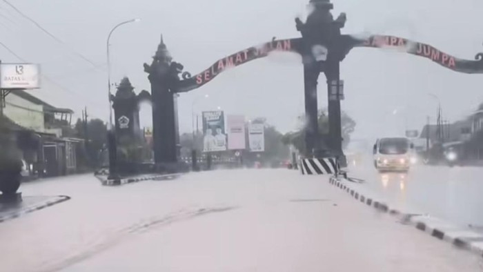 Kondisi Jalan Magelang-Jogja yang viral tergenang, Selasa (21/1/2025) sore.