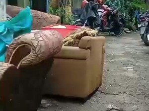 Cerita Korban Banjir Semarang Kehilangan Perabotan: Kulkasku Njempalik
