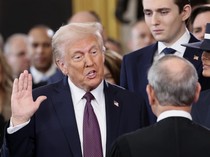 Detik-detik Trump Resmi Kembali Menguasai AS