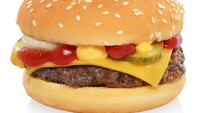 McDonalds diketahui menjadi salah satu gerai restoran cepat saji favoritnya. Ia menyukai burger dan fries. Bahkan, Trump juga pernah menjadi pelayan drive thru di McDonalds. Foto: iStock/site news