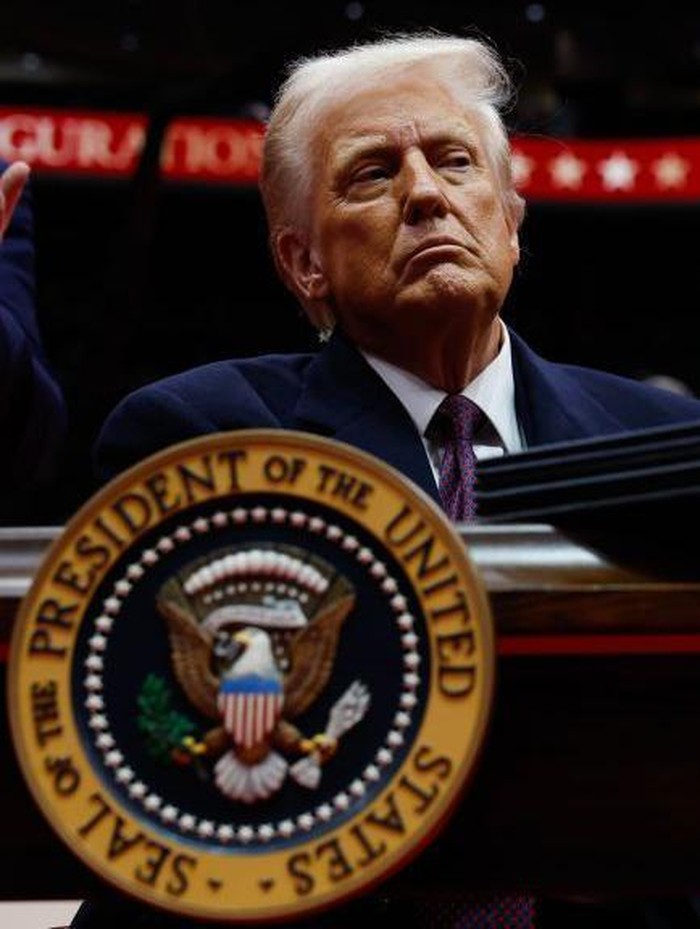 Donald Trump dilantik sebagai presiden AS, teken sejumlah perintah eksekutif Donald Trump dilantik sebagai presiden AS, teken sejumlah perintah eksekutif
