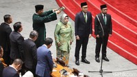 Pelantikan dipimpin langsung oleh Ketua DPR, Puan Maharani.
