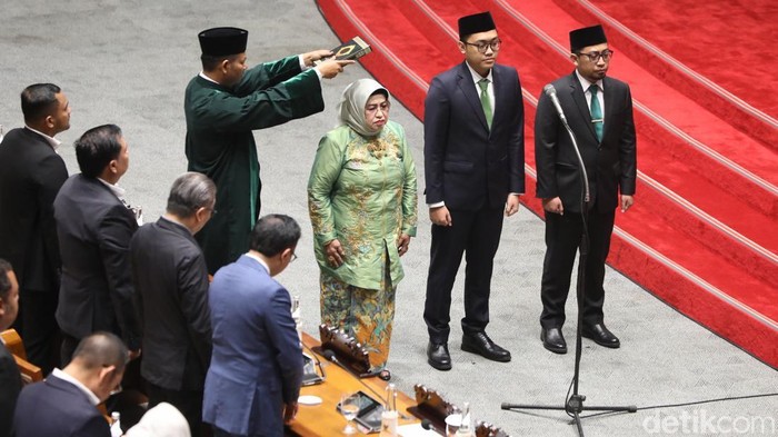 DPR Lantik Anggota PAW dari PKB DPR melantik anggota DPR dan MPR pengganti antarwaktu (PAW) masa jabatan tahun 2024-2029 dalam rapat paripurna. Sebanyak tiga anggota DPR baru dilantik dari Fraksi PKB.