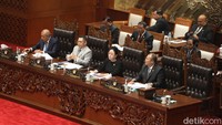 Diketahui, rapat paripurna DPR hari ini sekaligus membuka masa sidang DPR setelah menjalankan masa reses sejak 6 Desember lalu. Faisol Riza diganti karena kini menjabat wakil menteri perindustrian.
