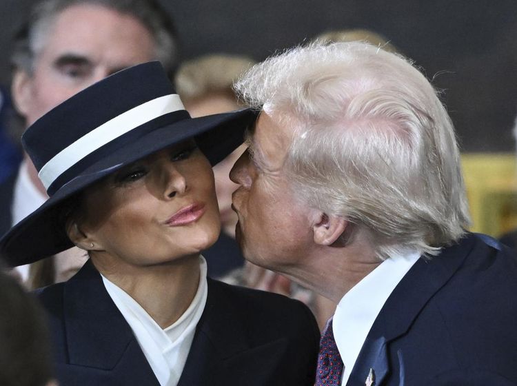 8 Foto Melania Trump saat Suaminya Jadi Presiden AS Lagi, Topi Disorot